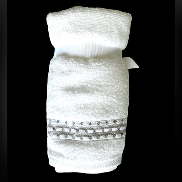 Common Thread 2 Pc Tip Towels Set 100% Cotton White w/ Gray accents SUSTAINABLE - Picture 3 of 7